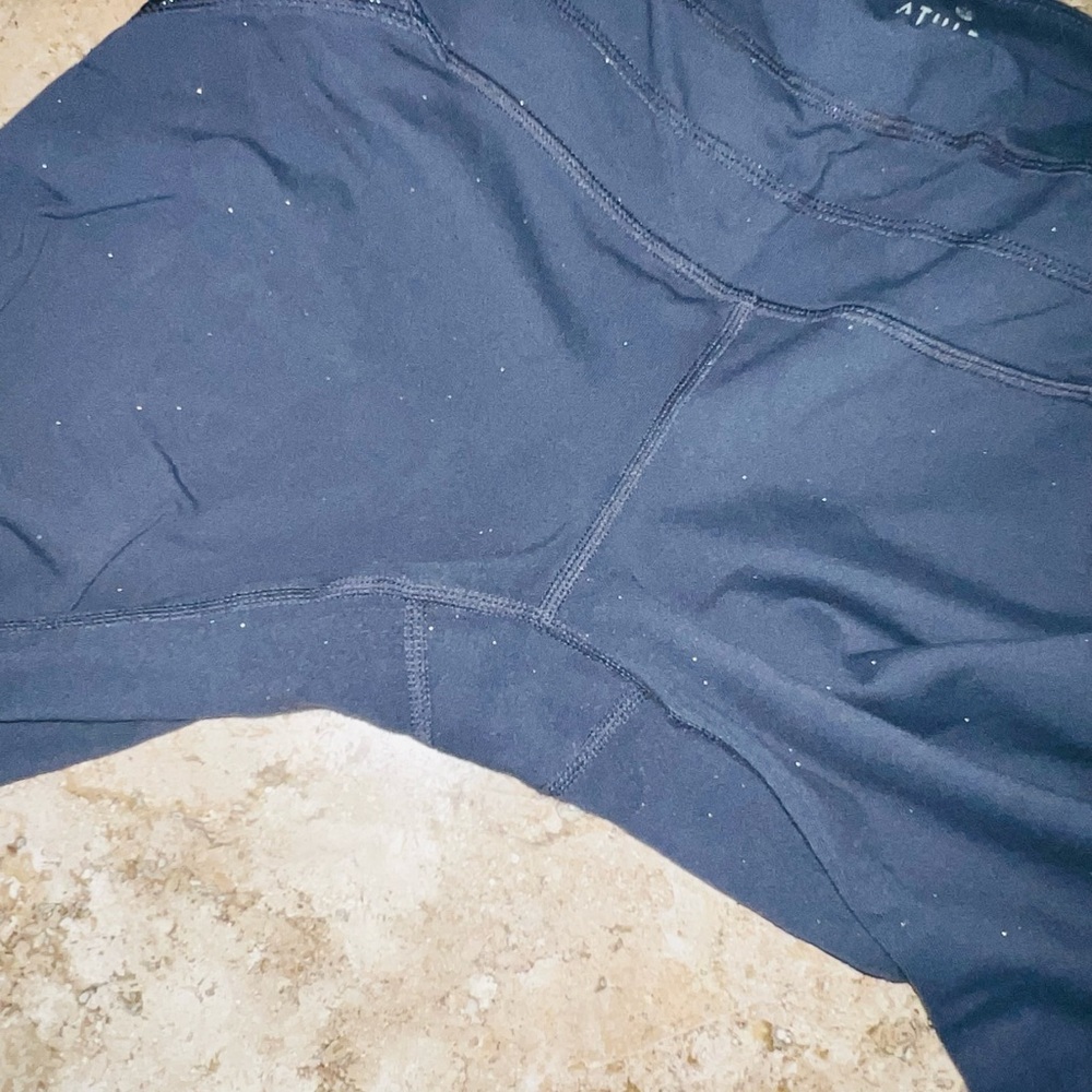 💥💥5/$25💥💥 Athleta Gray Scrunch Leggings with Reflective Accents- Size M - Picture 3 of 8